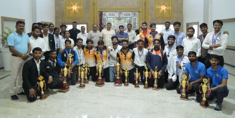 एलएन यूनिवर्स स्पोर्ट्स फैस्ट में ट्रॉफी और मेडल से हुए सम्मानित विजेता