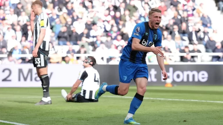 आखिरी मिनट में बोर्नमाउथ की जीत, न्यूकैसल और एडी होवे पर बढ़ा दबाव