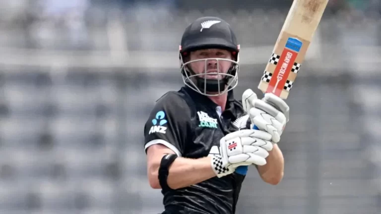 निको्ल्स-फॉक्सक्रॉफ्ट की फिफ्टी से न्यूजीलैंड ने बनाए 247/8, बांग्लादेश की वापसी