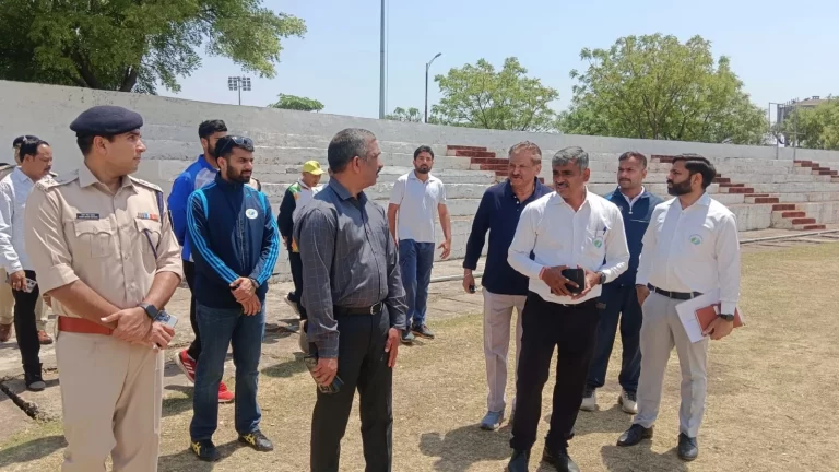 खेल संचालक अंशुमान यादव ने आज माधवराव सिंधिया स्पोर्ट्स परिसर शिवपुरी का निरीक्षण किया