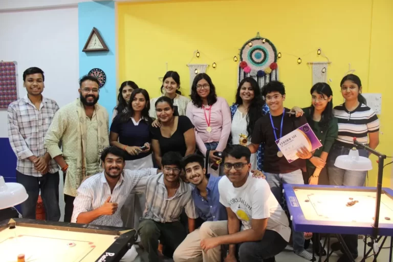 डिजिटल दुनिया से दूर बच्चों ने बोर्ड गेम्स में दिखाई प्रतिभा, पावनी और सांवी बनीं चैंपियन