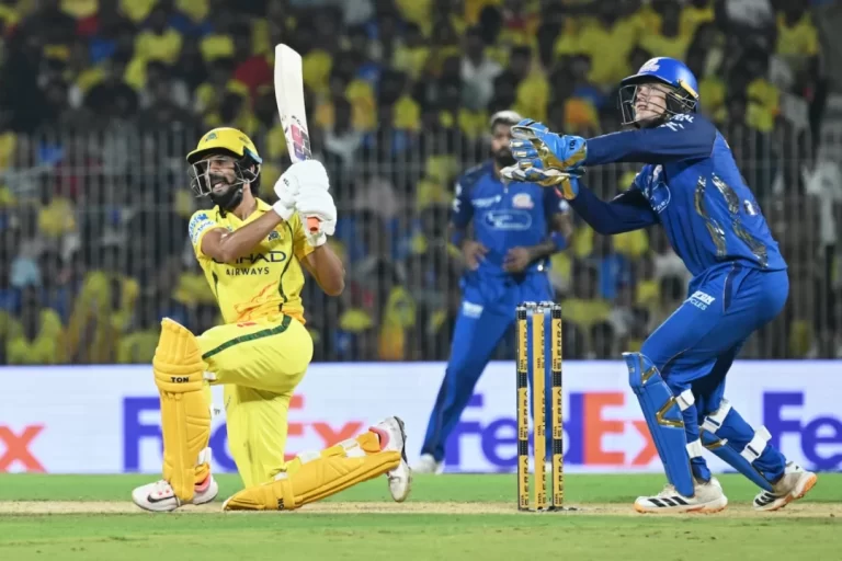 चेन्नई ने मुंबई को फिर हराया, गायकवाड-कार्तिक की फिफ्टी से 8 विकेट की आसान जीत