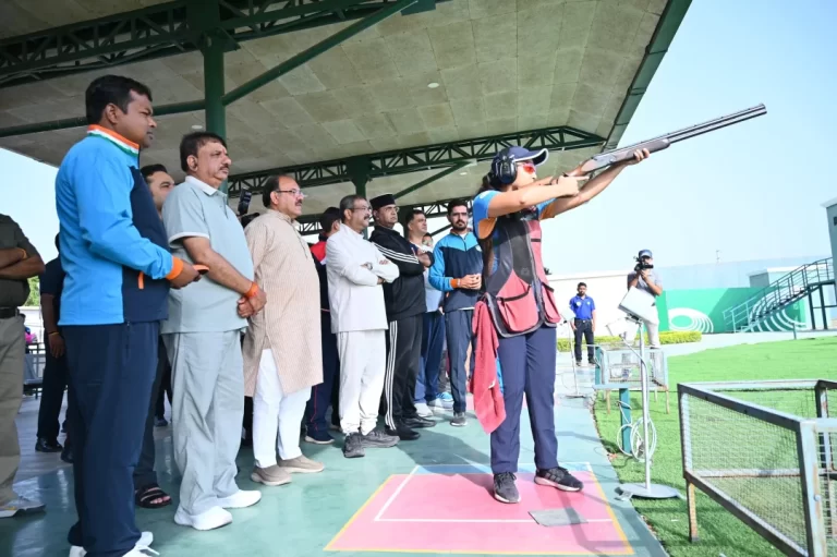 शूटिंग अकादमी में खिलाड़ियों से मिले केंद्रीय शिक्षा मंत्री धर्मेंद्र प्रधान, बोले- नई शिक्षा नीति से खेल और शिक्षा को मिली नई दिशा