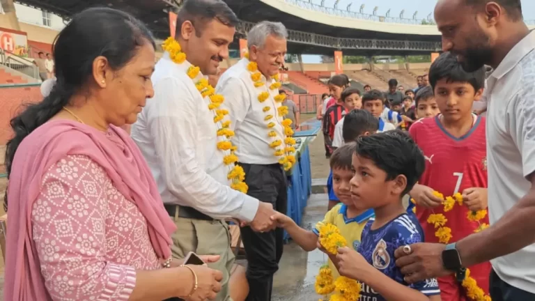 खेलो भोपाल बेबी लीग फुटबॉल प्रतियोगिता का समापन, विजेता खिलाड़ियों को ट्रॉफी एवं मेडल देकर किया सम्मानित