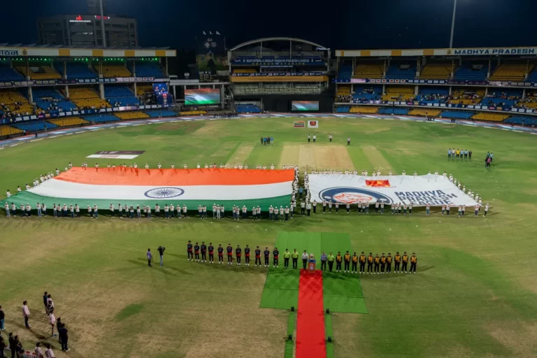 सबसे बड़े तिरंगे के साथ हुआ एमपीएल टी20 सिंधिया कप का भव्य शुभारंभ