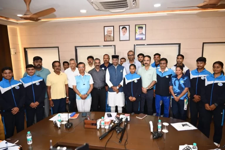 एशियन गेम्स के लिए क्वालीफाई 22 खिलाड़ियों से मिले मंत्री विश्वास सारंग, बोले- मध्यप्रदेश के खिलाड़ी रचेंगे नया इतिहास