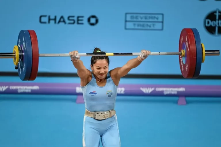 मीराबाई चानू ने दिलाया भारत को कॉमनवेल्थ गेम्स का पहला स्वर्ण, गेम्स रिकॉर्ड के साथ लगातार तीसरी बार बनीं चैंपियन; ऋषिकांत ने जीता रजत