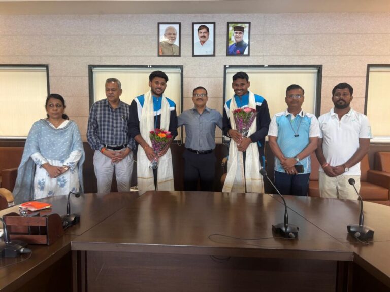 एशियाई खेल-2026 की तैयारियों के साथ राष्ट्रीय युवा एथलेटिक्स चैंपियनशिप के पदक विजेता खिलाड़ियों से मिले संचालक चंचल शेखर