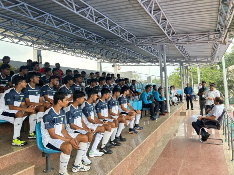 खेल संचालक ने पुरुष हॉकी खिलाड़ियों से की मुलाकात, प्रशिक्षण एवं तैयारियों को लेकर किया संवाद